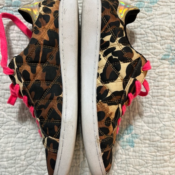 GUESS TENNIS WALKING SHOES SIZE 6 M GWSAVED Lace Up Animal Print - Picture 6 of 11